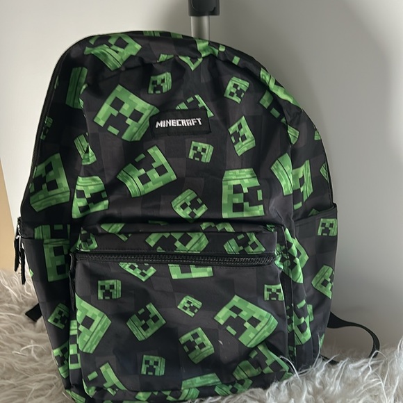 MINECRAFT 3 PIECES!! .Laptop/backpack , lunch box, Alex figurine. - Picture 2 of 12